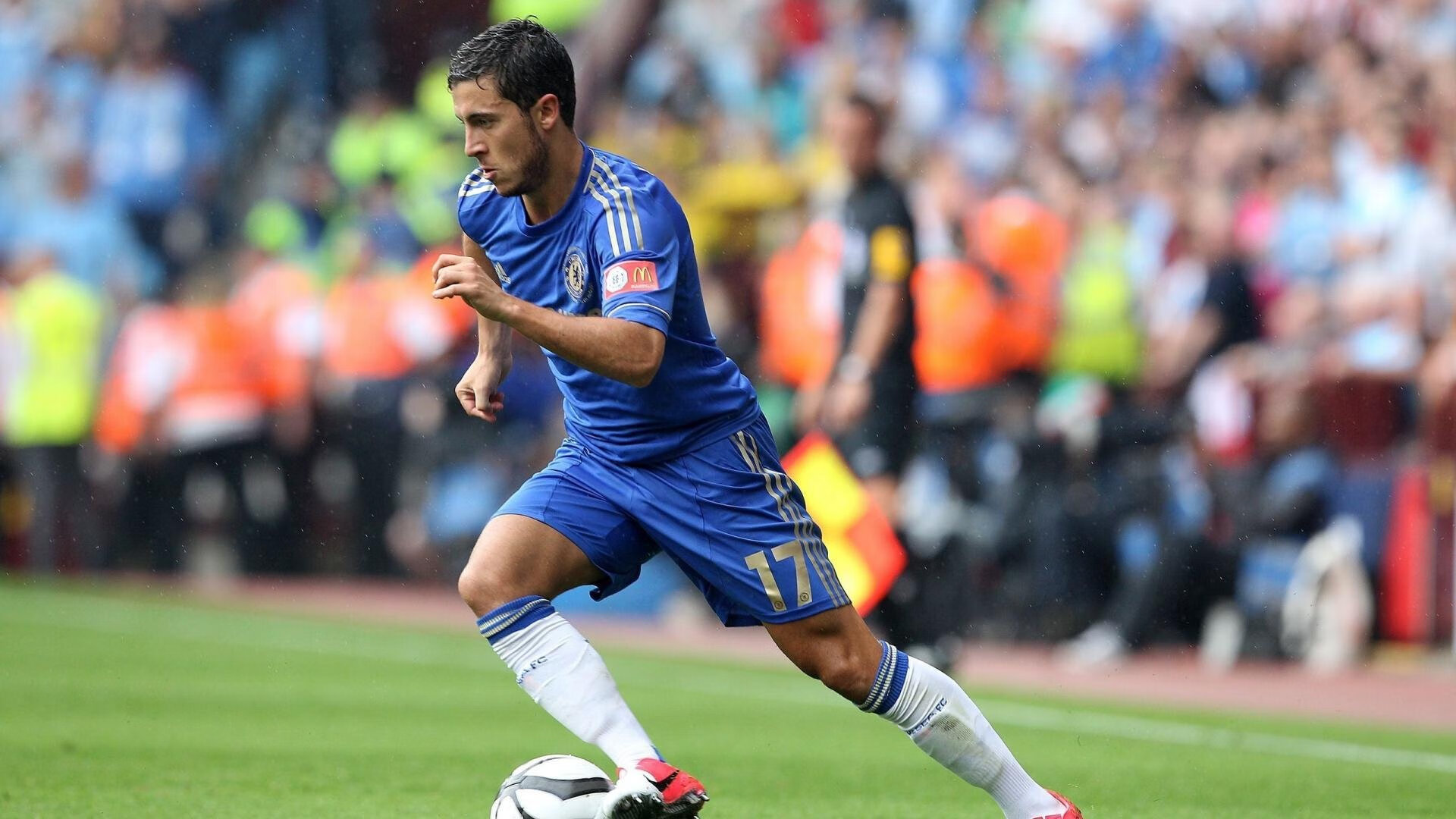 “费尔南多·比亚尔巴的技术突破，使美洲狮队成为全球橄榄球的新力量”