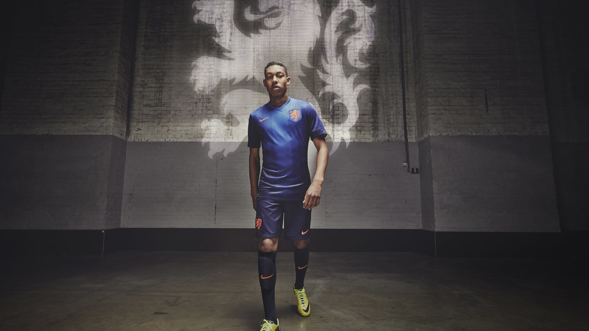 特斯·冯·迪克：为南非队提供稳定支持，巧妙分球引领进攻，冯迪特里施