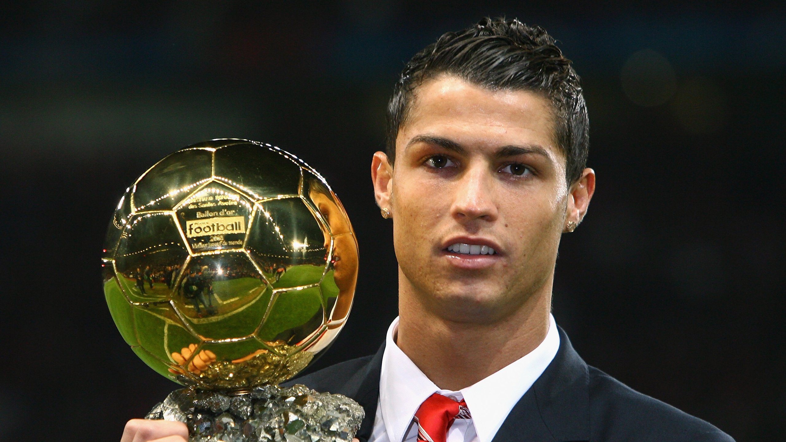 开云·体育官网APP下载-世界杯裁判争议：比赛中的燃点与反思，世界杯 裁判